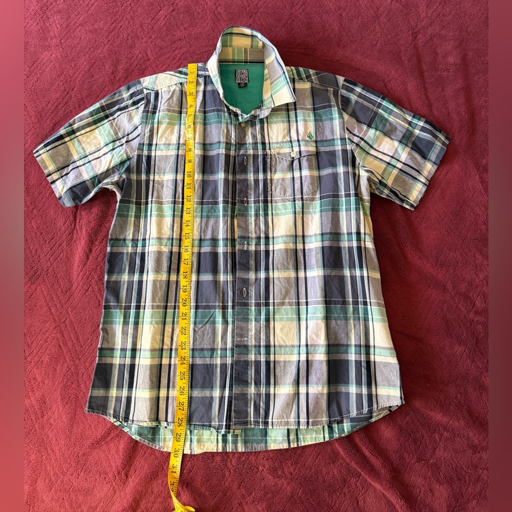 Volcom Men's Short-Sleeve Plaid Button-Down Shirt in Green and Blue